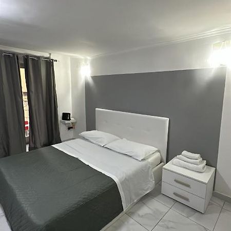 Gradoniroom26 Napoli Bagian luar foto